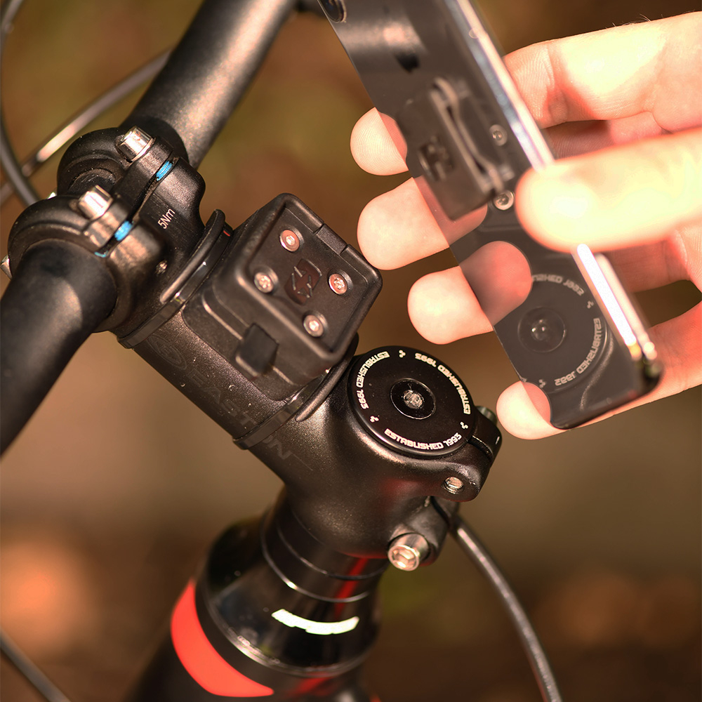 ΒΑΣΗ ΚΙΝΗΤΟΥ ΓΙΑ ΤΙΜΟΝΙ UNIVERSAL Oxford CLIQR Universal Handlebar/Stem Mount OX840